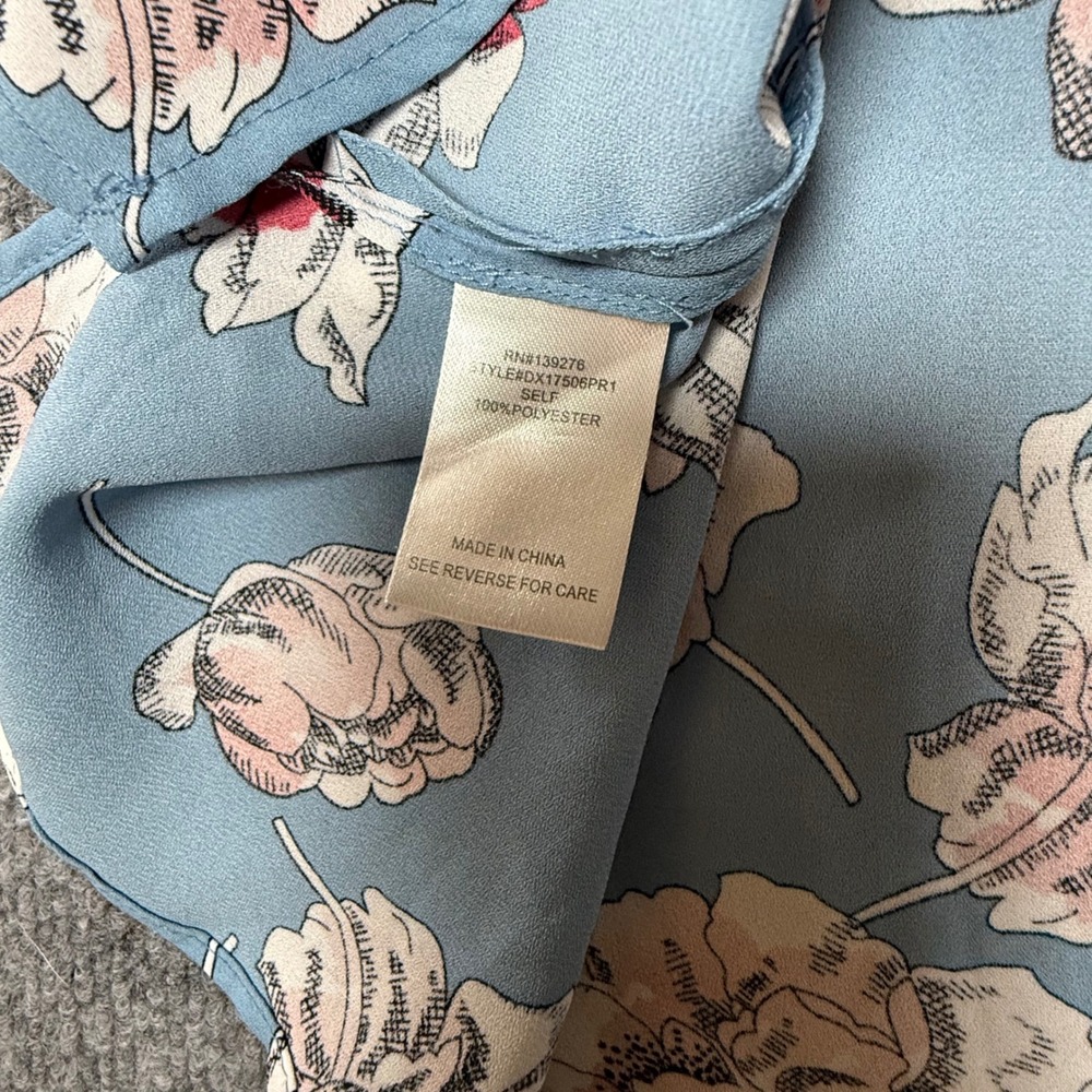 Daniel Rainn Blue Floral Pintuck Smocked Sleeveless Blouse DX17506PR1 - Picture 4 of 6